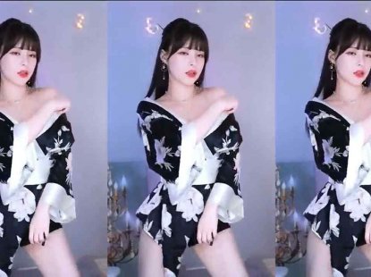 【美女主播 福利舞蹈】这衣服跳舞真不方便 TIKTOK美女