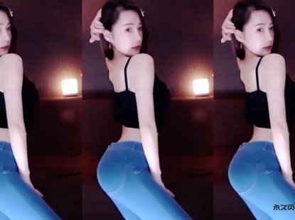 【虎牙订制福利】潘维拉 热舞视频 ♥牛仔裤翘臀热舞，就爱蜜桃臀♥