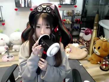 ASMR]  小女巫露娜 口腔音、舔耳、吸管