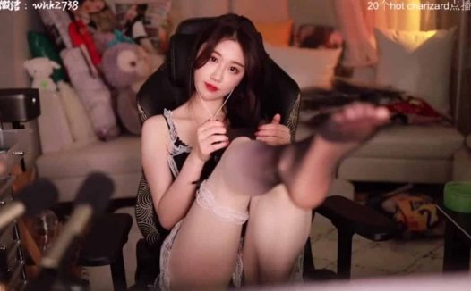 ASMR 舒服的耳部精油按摩，舔耳口腔音 | 轩子巨2兔