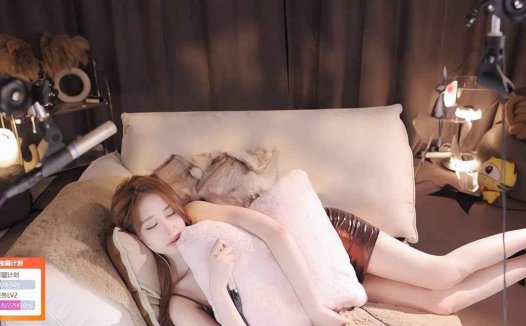 ASMR 可爱的女朋友躺在你旁边 | 周童潼