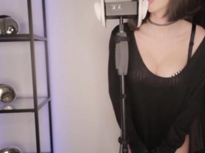 福利ASMR 国外小姐姐 舔耳助眠